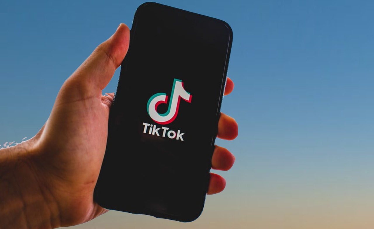 Régulation de l'achat de vues sur TikTok et surveillance des médias sociaux : où en sommes-nous ?