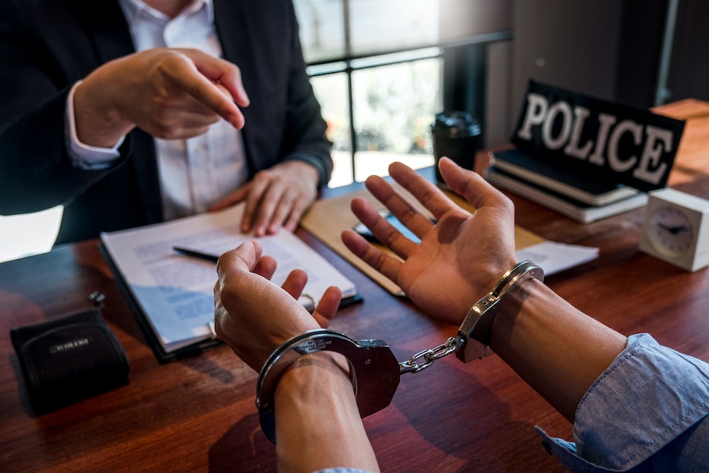 Casier judiciaire et demande de carte d'identité : conséquences pour le demandeur