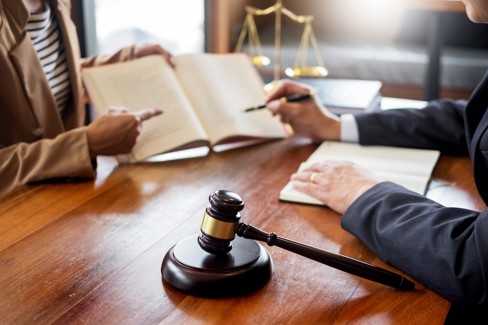 Devenir avocat en droit des droits d'auteur : le guide complet