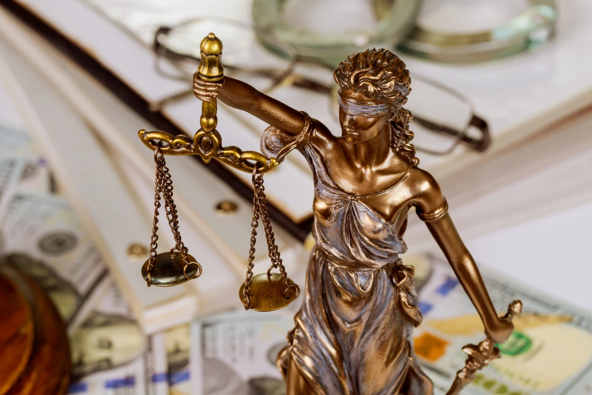 Infractions et sanctions pénales : Comprendre le système judiciaire français