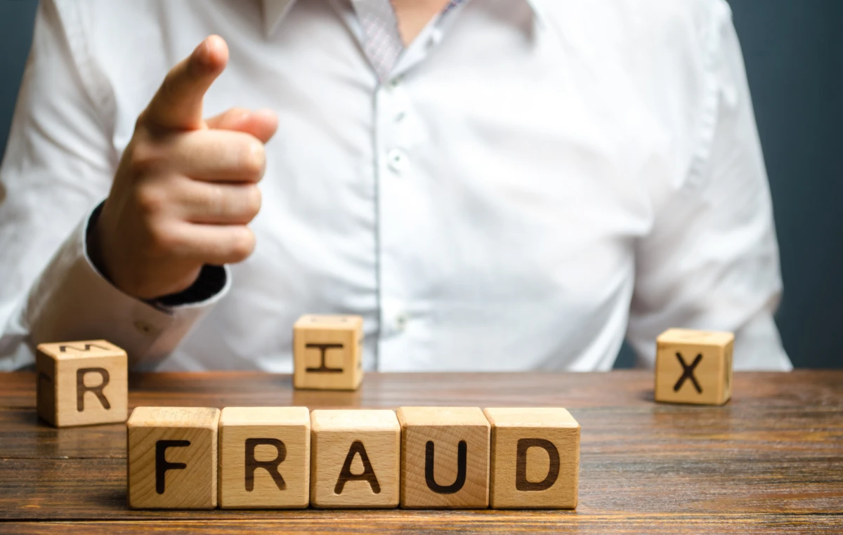 Les arnaques à l'assurance : Comprendre, prévenir et lutter contre cette fraude coûteuse