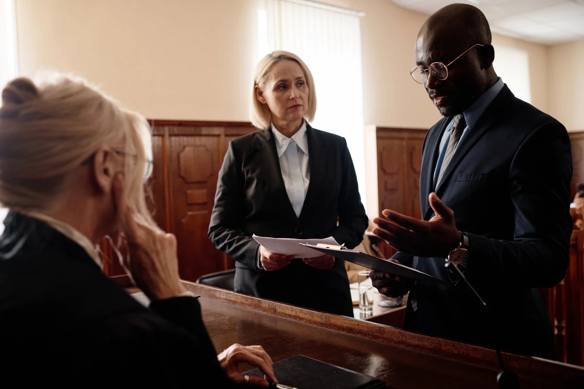 Litiges sur les contrats de location longue durée de matériel industriel : enjeux et solutions juridiques